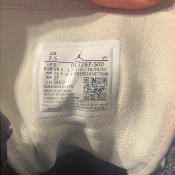 Jordan 1 Mid SE in ‘BERRY PINK’ - Picture 5 of 5